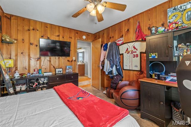 17 Airline Drive, Farmington, MO 63640