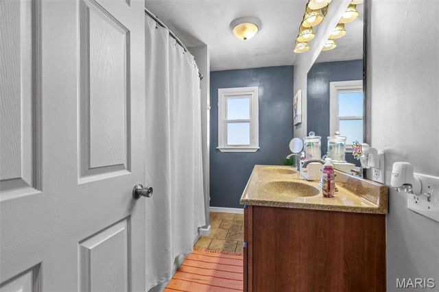 17 Airline Drive, Farmington, MO 63640