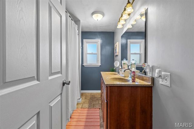 17 Airline Drive, Farmington, MO 63640