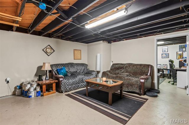 17 Airline Drive, Farmington, MO 63640