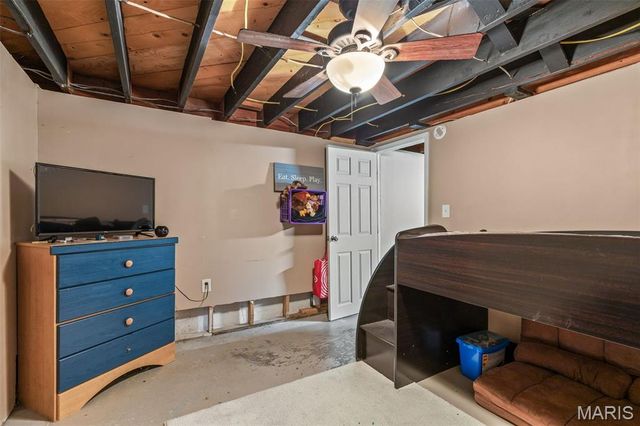 17 Airline Drive, Farmington, MO 63640