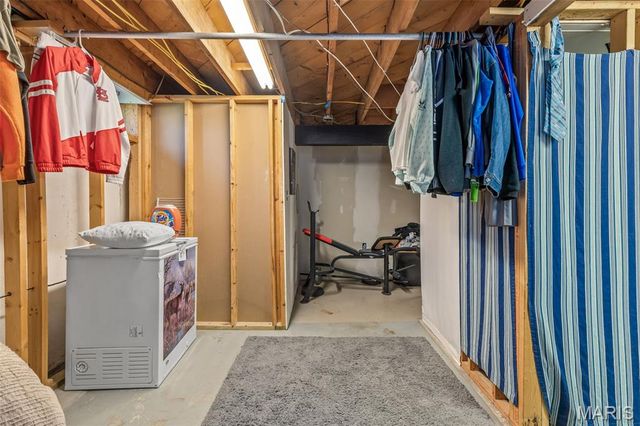 17 Airline Drive, Farmington, MO 63640