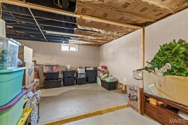 17 Airline Drive, Farmington, MO 63640