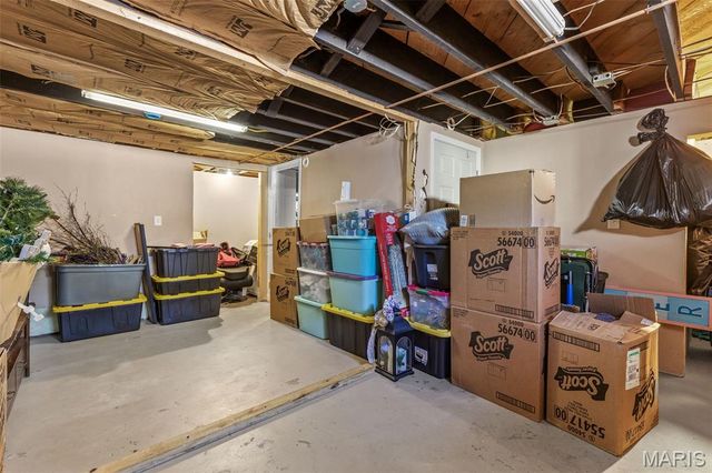 17 Airline Drive, Farmington, MO 63640