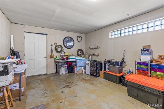 17 Airline Drive, Farmington, MO 63640