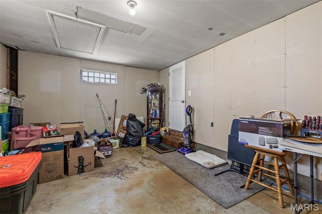 17 Airline Drive, Farmington, MO 63640