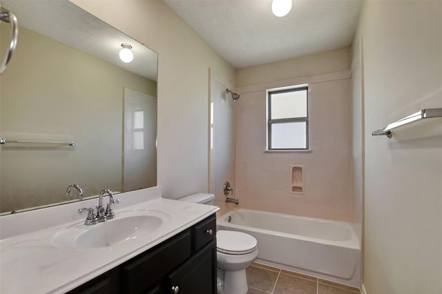 10 Spanish Bay Court N, Manvel, TX 77578