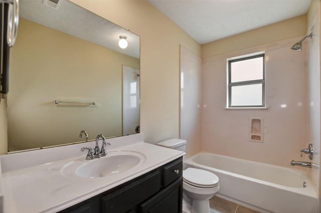 10 Spanish Bay Court N, Manvel, TX 77578