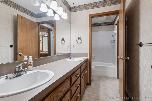 1601 Merlin, Pryor, OK 74361