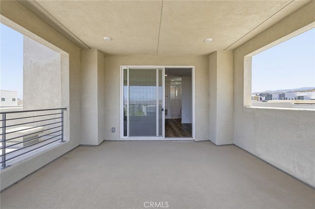 27525 Illumination Court, Valencia, CA 91381
