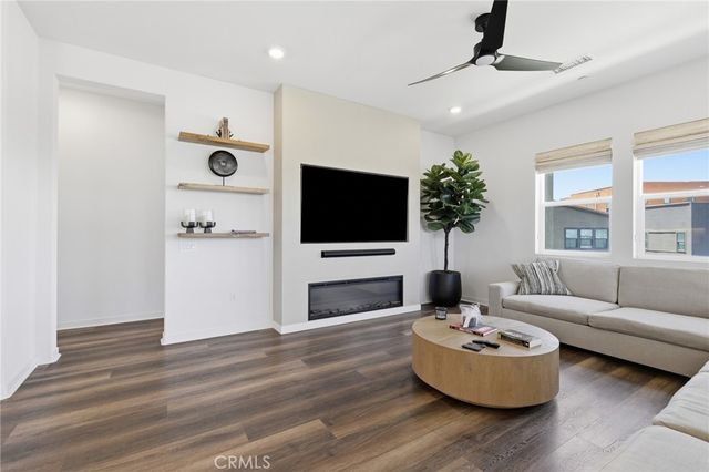 27525 Illumination Court, Valencia, CA 91381