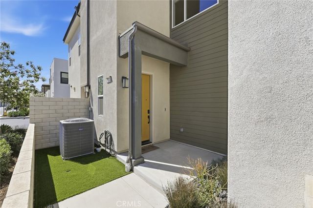 27525 Illumination Court, Valencia, CA 91381