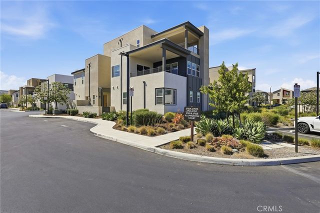 27525 Illumination Court, Valencia, CA 91381