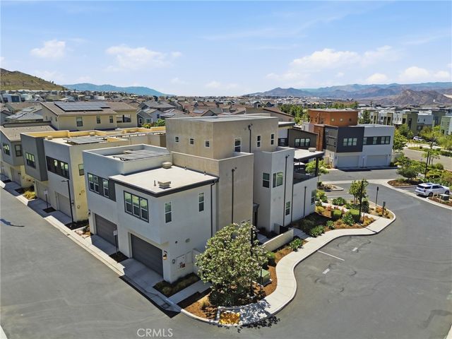 27525 Illumination Court, Valencia, CA 91381