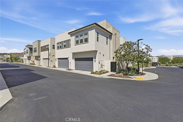 27525 Illumination Court, Valencia, CA 91381
