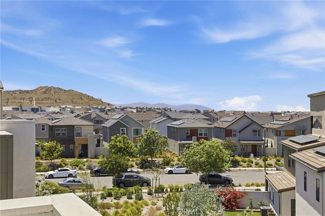 27525 Illumination Court, Valencia, CA 91381