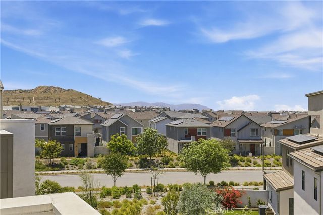 27525 Illumination Court, Valencia, CA 91381