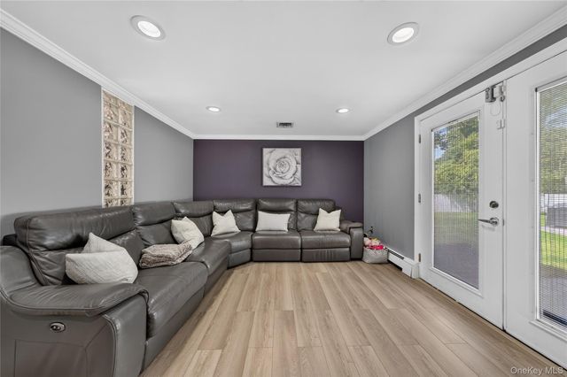 815 Expressway Drive N, Medford, NY 11763