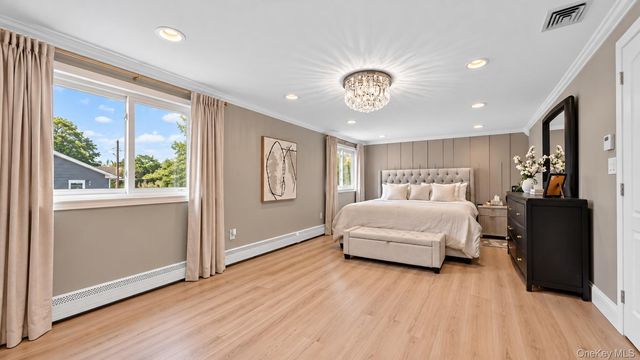 815 Expressway Drive N, Medford, NY 11763