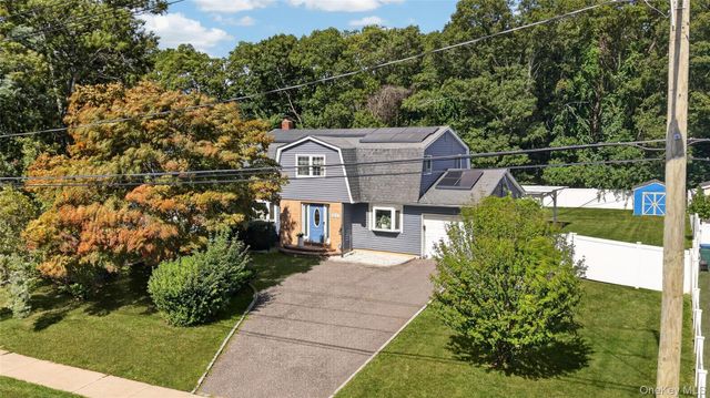 815 Expressway Drive N, Medford, NY 11763
