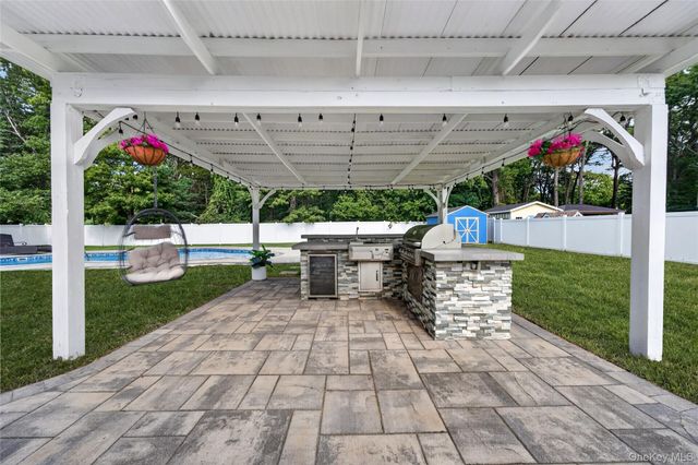 815 Expressway Drive N, Medford, NY 11763