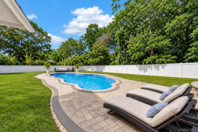 815 Expressway Drive N, Medford, NY 11763