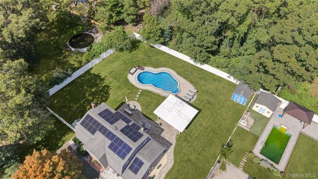 815 Expressway Drive N, Medford, NY 11763