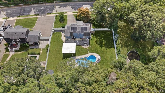 815 Expressway Drive N, Medford, NY 11763