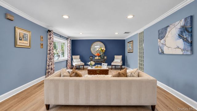 815 Expressway Drive N, Medford, NY 11763