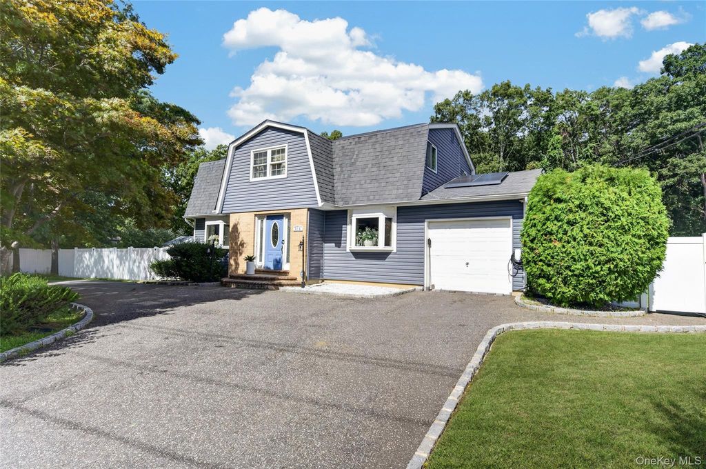 815 Expressway Drive N, Medford, NY 11763 — photo 2