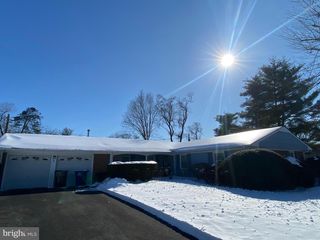 2 CREEKVIEW RD, Willingboro, NJ 08046