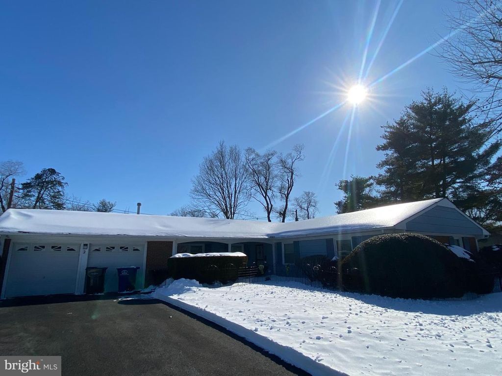 2 CREEKVIEW RD, Willingboro, NJ 08046