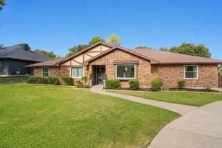 2200 Midhurst Drive, Arlington, TX 76013