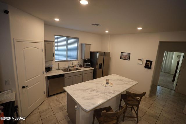 7976 S Golden Bell Drive, Tucson, AZ 85747