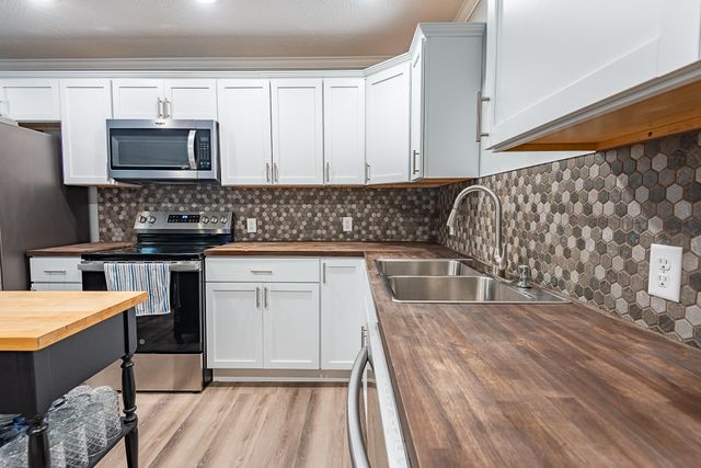 2400 W High Street, Springfield, MO 65803