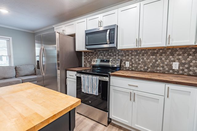 2400 W High Street, Springfield, MO 65803