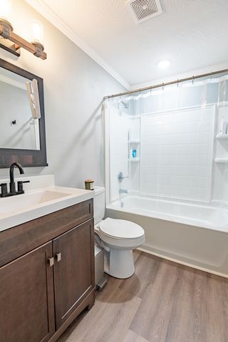 2400 W High Street, Springfield, MO 65803