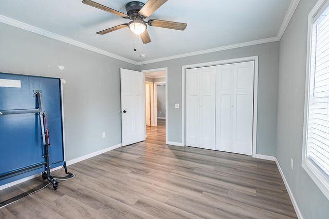 2400 W High Street, Springfield, MO 65803