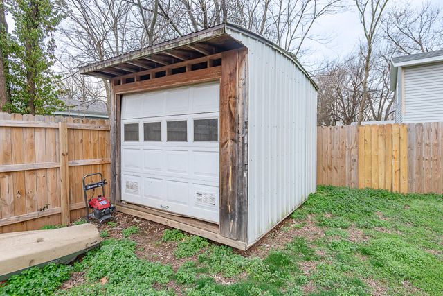 2400 W High Street, Springfield, MO 65803