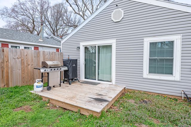 2400 W High Street, Springfield, MO 65803