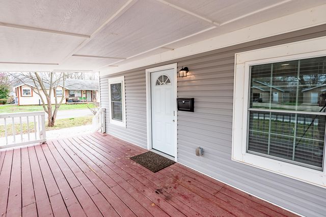 2400 W High Street, Springfield, MO 65803