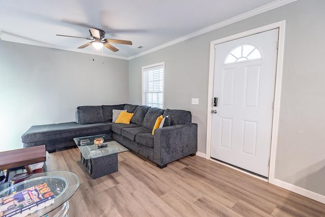 2400 W High Street, Springfield, MO 65803