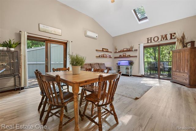 310 S Van Road, Holly, MI 48442