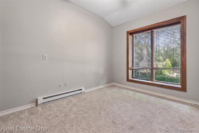 310 S Van Road, Holly, MI 48442