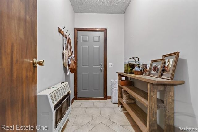 310 S Van Road, Holly, MI 48442
