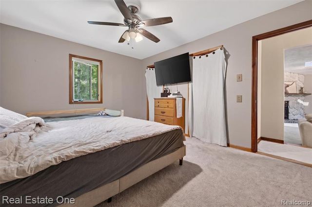 310 S Van Road, Holly, MI 48442