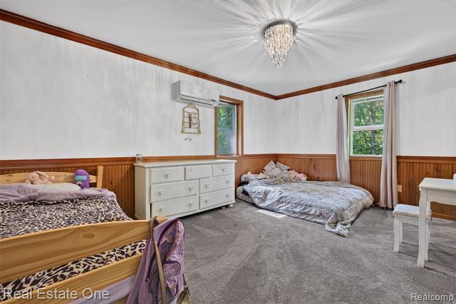 310 S Van Road, Holly, MI 48442