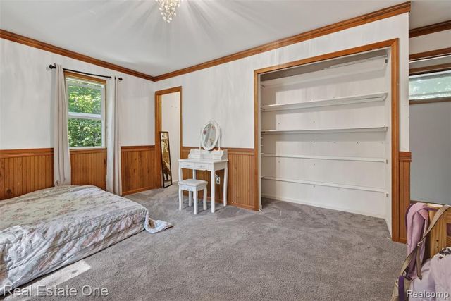 310 S Van Road, Holly, MI 48442
