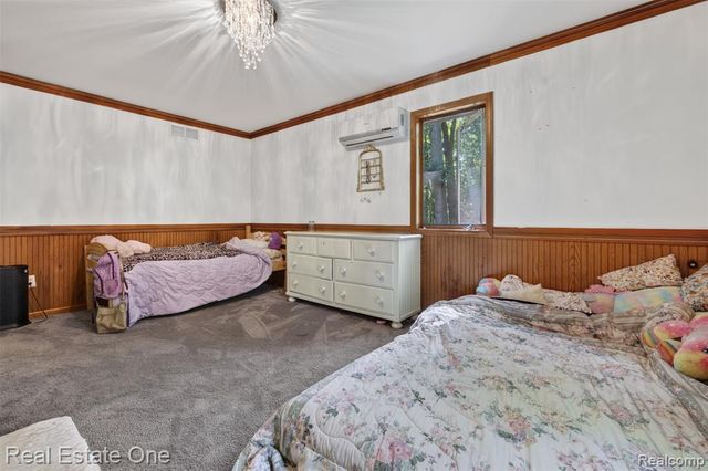 310 S Van Road, Holly, MI 48442