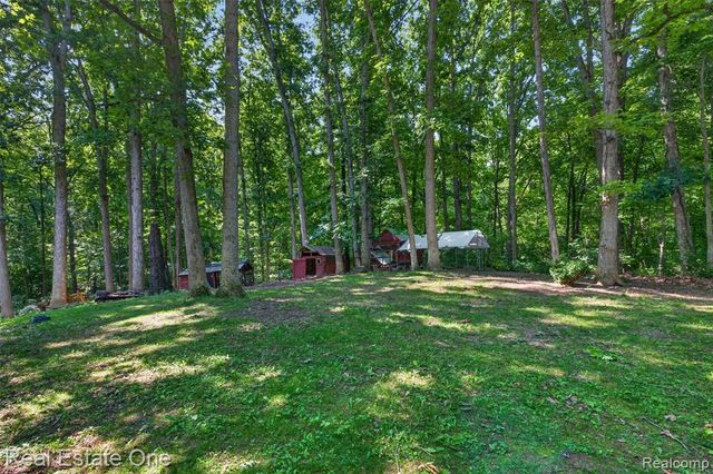310 S Van Road, Holly, MI 48442